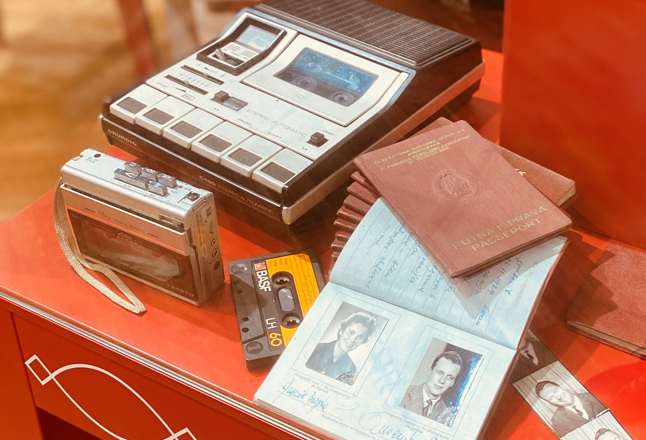 Diktafon in kasetofon ter potni listi Slavka Avsenika, Muzej Avsenik